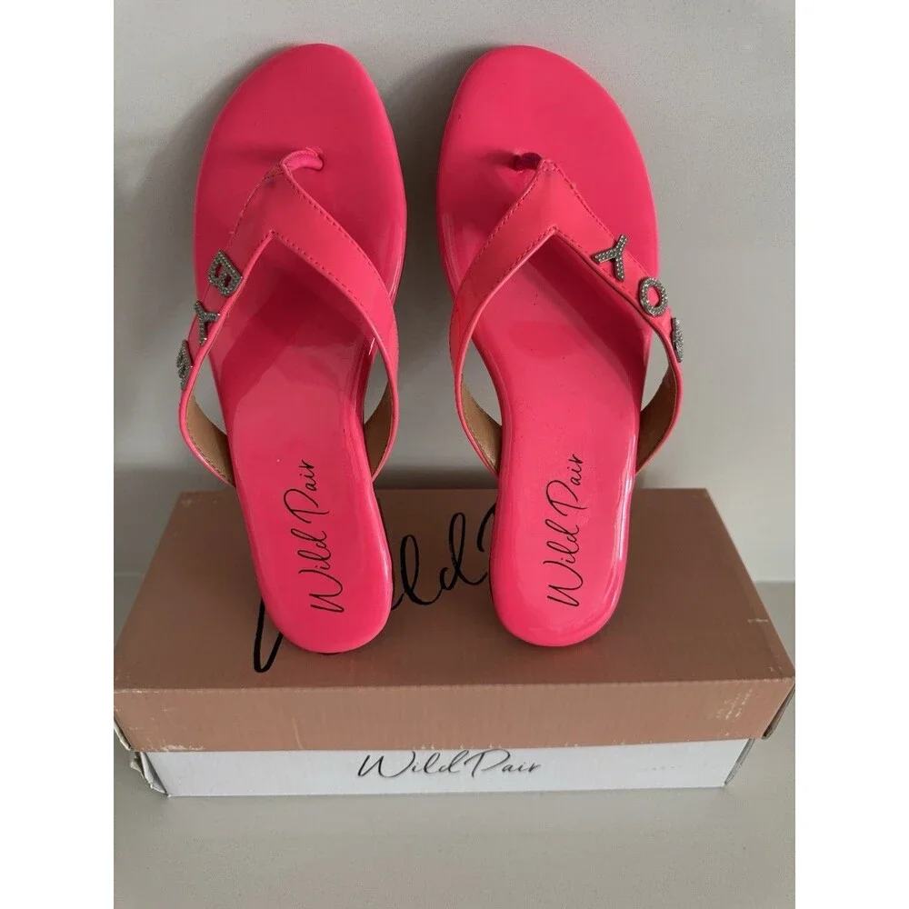 WILD PAIR Womens Pink Rhinestone Fantasia Round Toe Slip On Thong Sandals 9.5 M